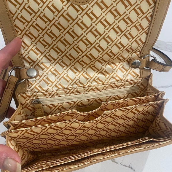 NWOT Tignanello Slim Cellphone Crossbody Leather; color: Honey Tan - Picture 4 of 13